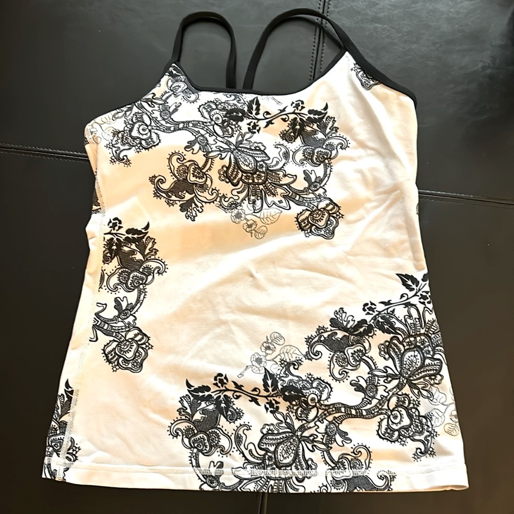 Lululemon size 6 Power Y tank